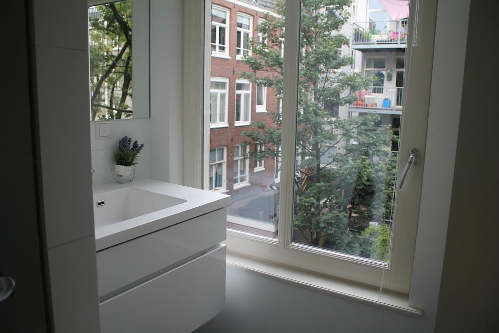 Great Bed And Breakfast Amsterdam Room photo